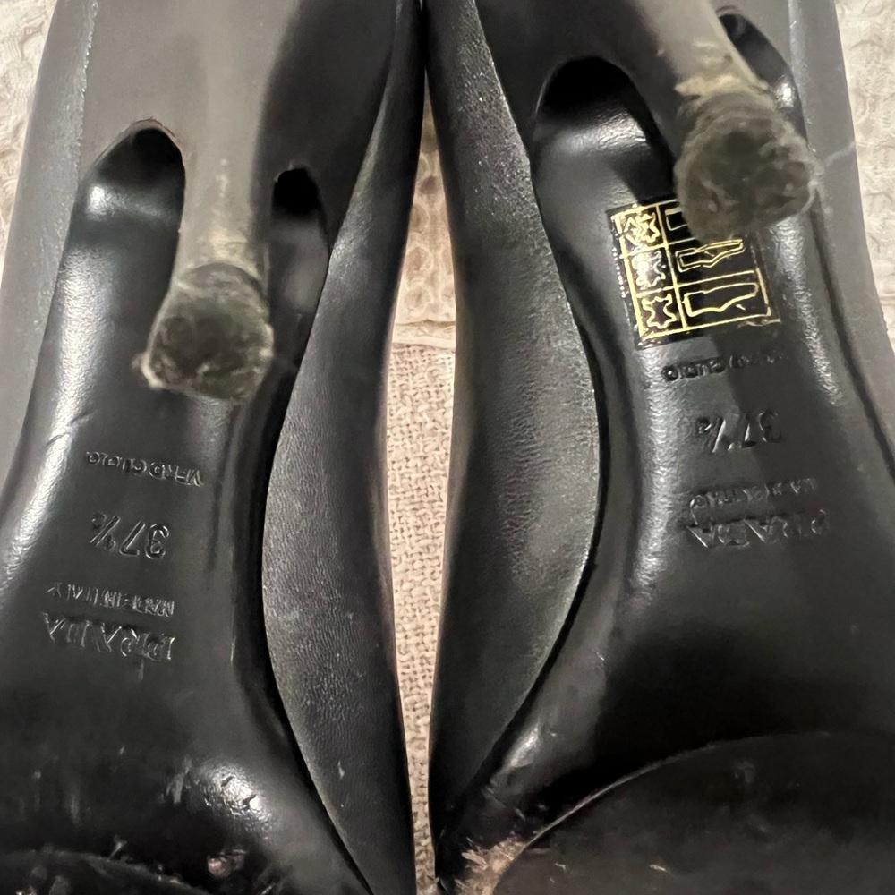Authentic Prada Round Toe Pump - Picture 8 of 9